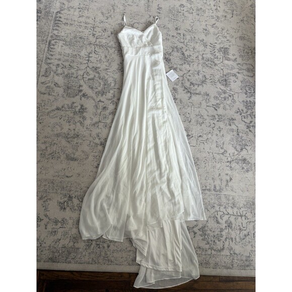 Elegant White Evening Gown - Picture 4 of 10